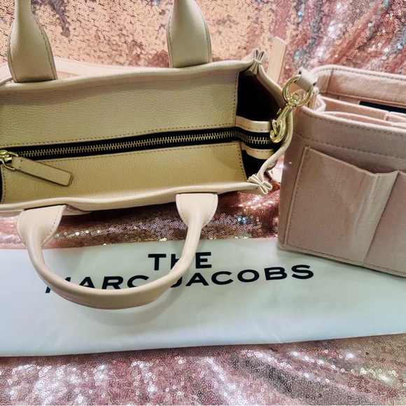 Authentic PreLoved Marc Jacobs LEATHER Small “The Tote Bag” EUC!! - Picture 6 of 16